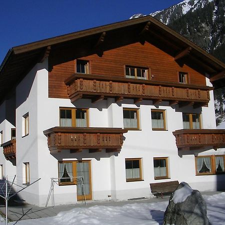 Haus Hafele Hotel Kaunertal Bagian luar foto